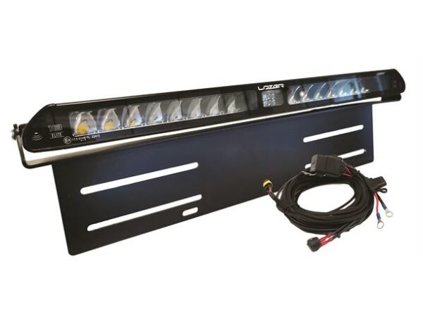 Lyspakke Lazer Linear 18 LED Elite m/Low Beam Assist og skiltbrakett med sidefester.  Universal