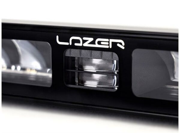 Lyspakke Lazer Linear 18 LED Elite m/Low Beam Assist og skiltbrakett med sidefester.  Universal - Bilde 3