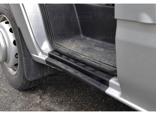 Dørterskelbeskytter i sort plast.  Ford Transit 2006-2013