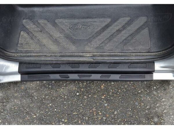 Dørterskelbeskytter i sort plast.  Ford Transit 2006-2013 - Bilde 2
