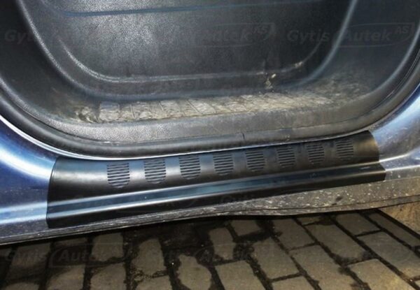 Dørterskelbeskytter i sort plast.  Opel Movano 2011+