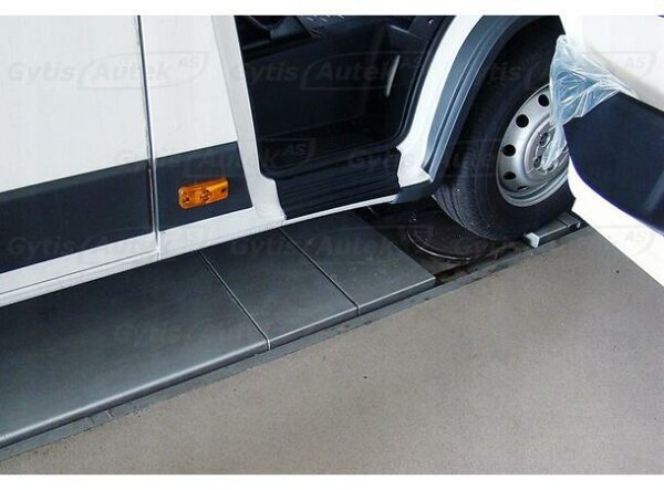 Dørterskelbeskytter i sort plast.  Peugeot Boxer 2006+ 2015+ - Bilde 4
