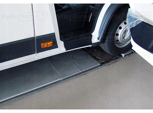 Dørterskelbeskytter i sort plast. Peugeot Boxer 2006+ 2015+ - Bilde 4