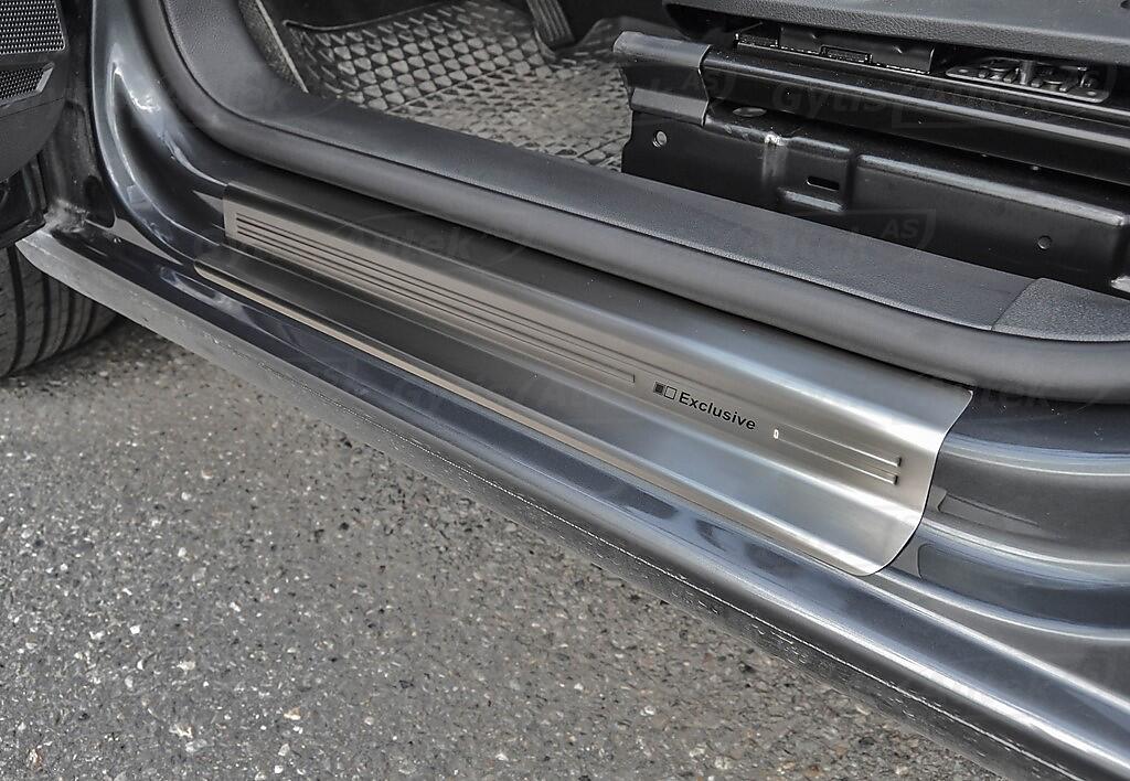 Dørterskelbeskytter i stålgrå børstet stål. VW Caddy 2016-2020