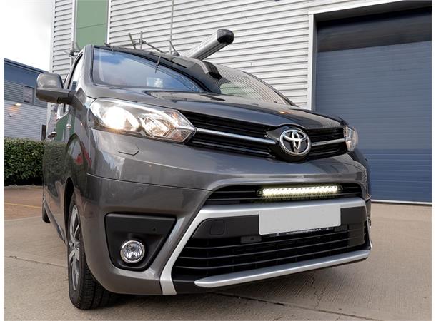 Lyspakke Lazer Linear 18 Elite Grillkit. Toyota Proace 2016+ og Electric 2021+