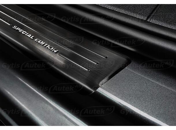 Dørterskelbeskytter i mørk børstet stål.  VW Caddy Cargo 2021+ - Bilde 3