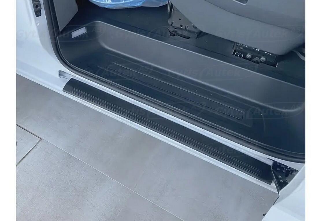 Dørterskelbeskytter i plast. Høyre sidedør. Ford Transit Custom 2024+