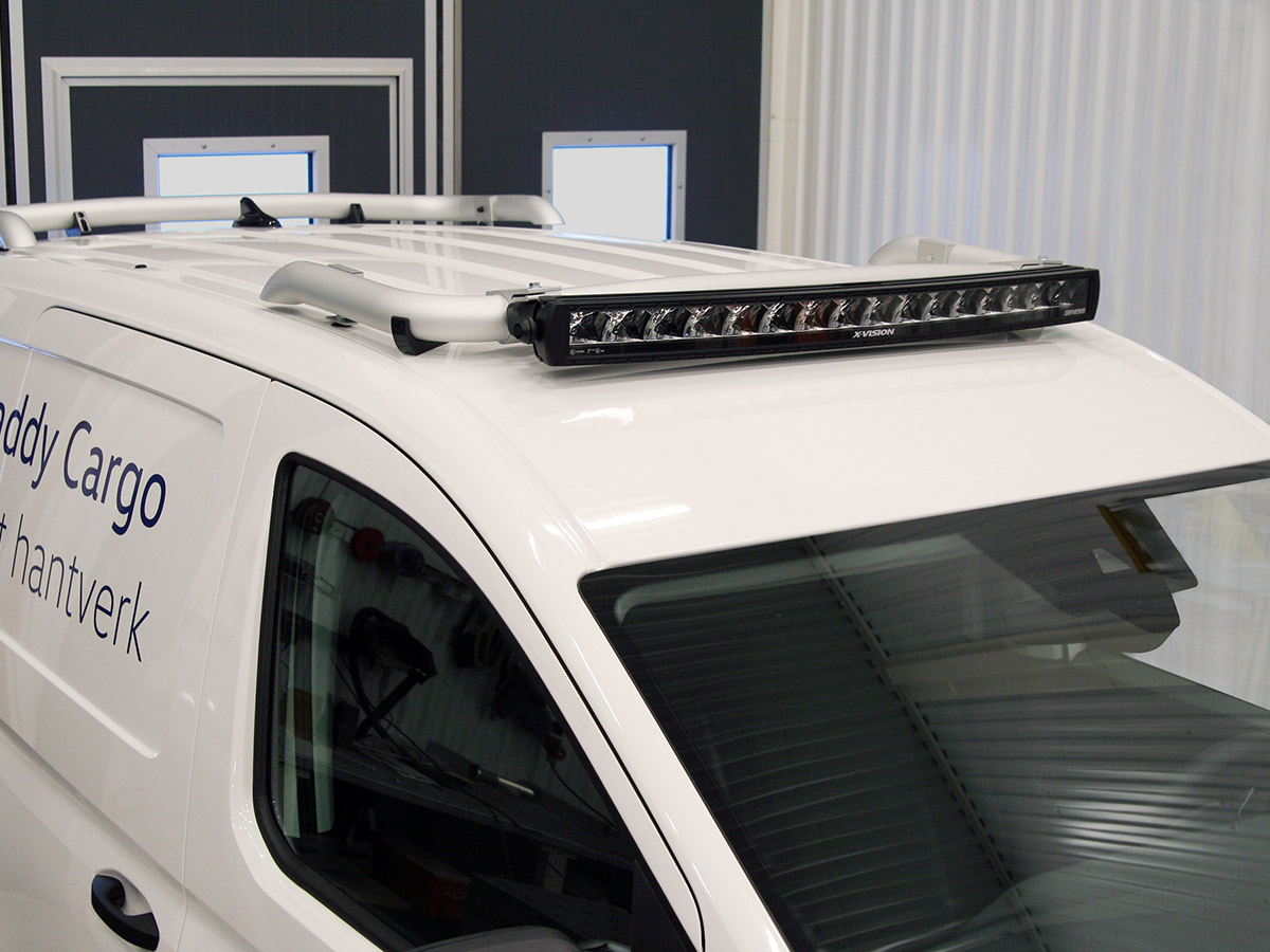 Lyktebøyle tak fremme. T-Rack Qpax. VW Caddy Cargo 2021+.