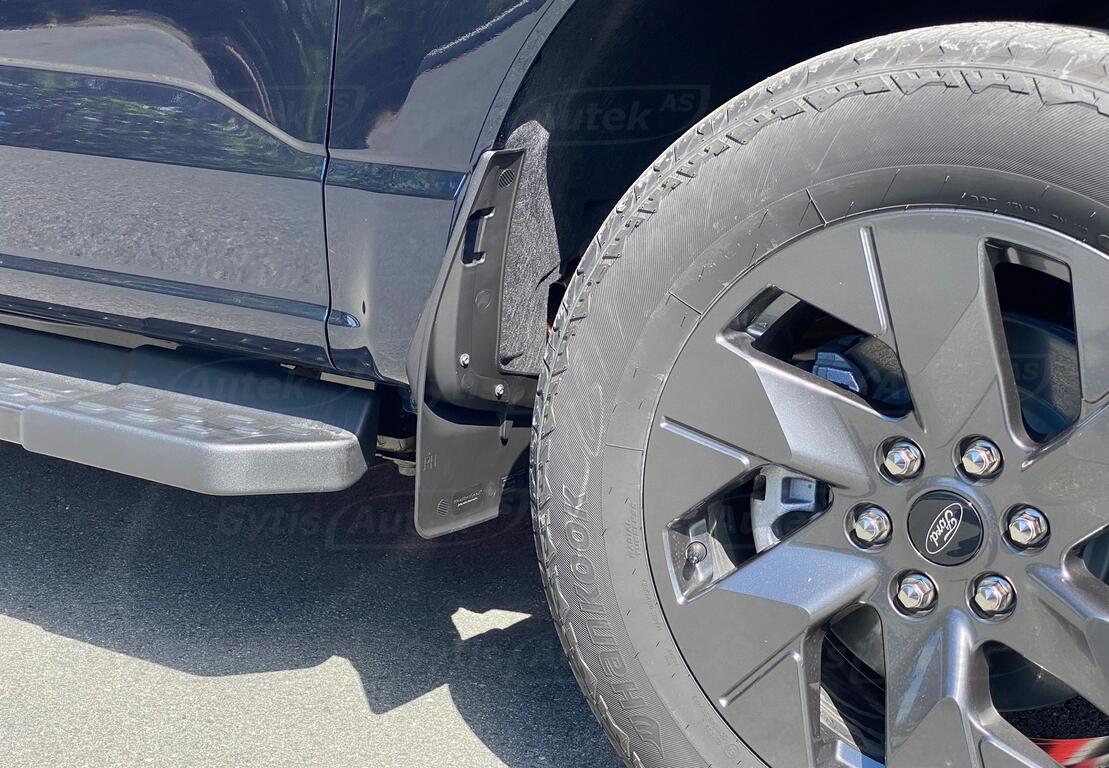 Skvettlapper foran. Ford F-150 Lightning 2023+