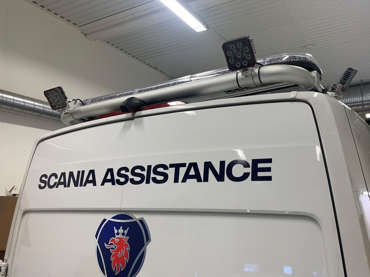 Lyktebøyle tak bak. T-Rack Qpax. VW Crafter 2017+ m/originale takrails