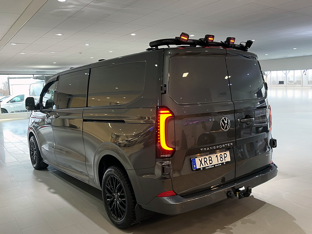 Lyktebøyle tak bak. T-Rack Qpax. VW Transporter T7 2025+ m/originale takbøyler