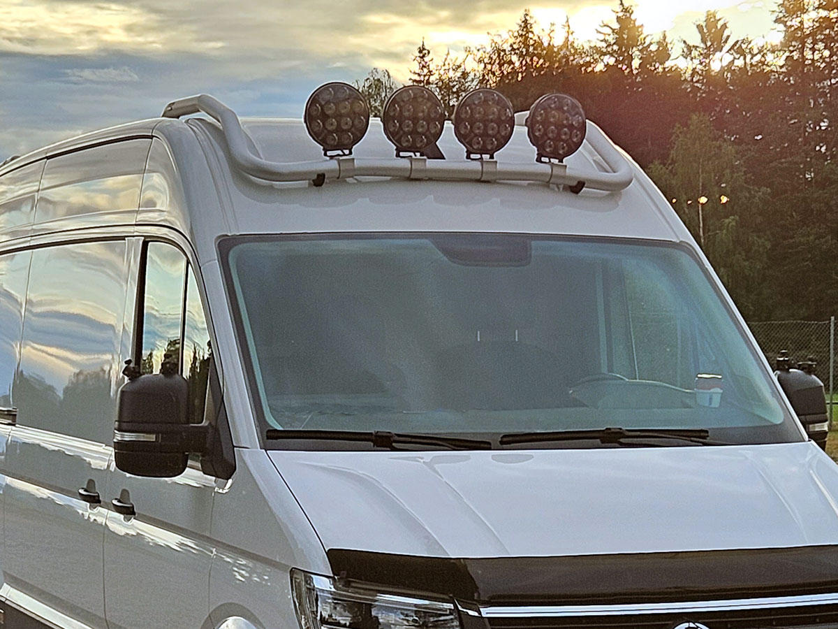 Lyktebøyle tak fremme kav. T-Rack Qpax. VW Crafter H3 2017+.