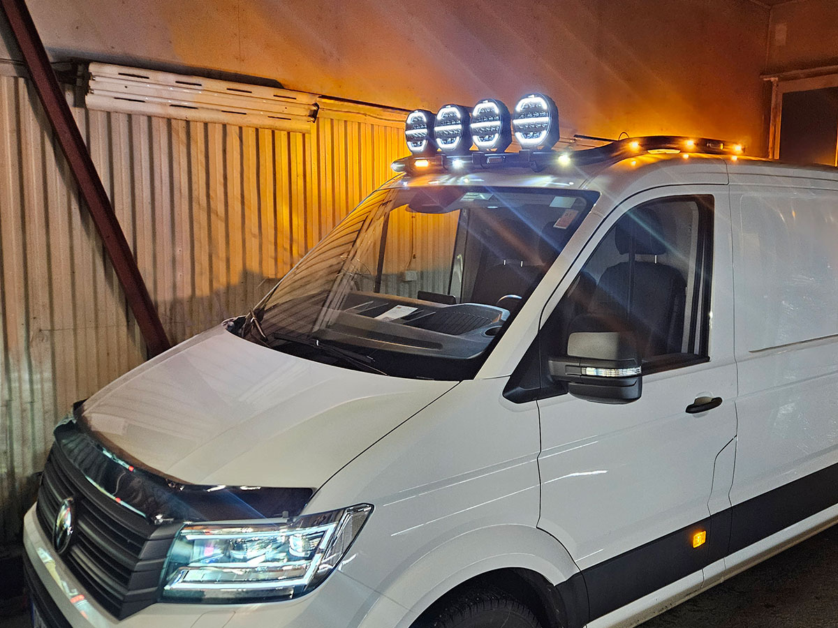 Lyktebøyle tak fremme høy. T-Rack Qpax. VW Crafter H2 2017+.